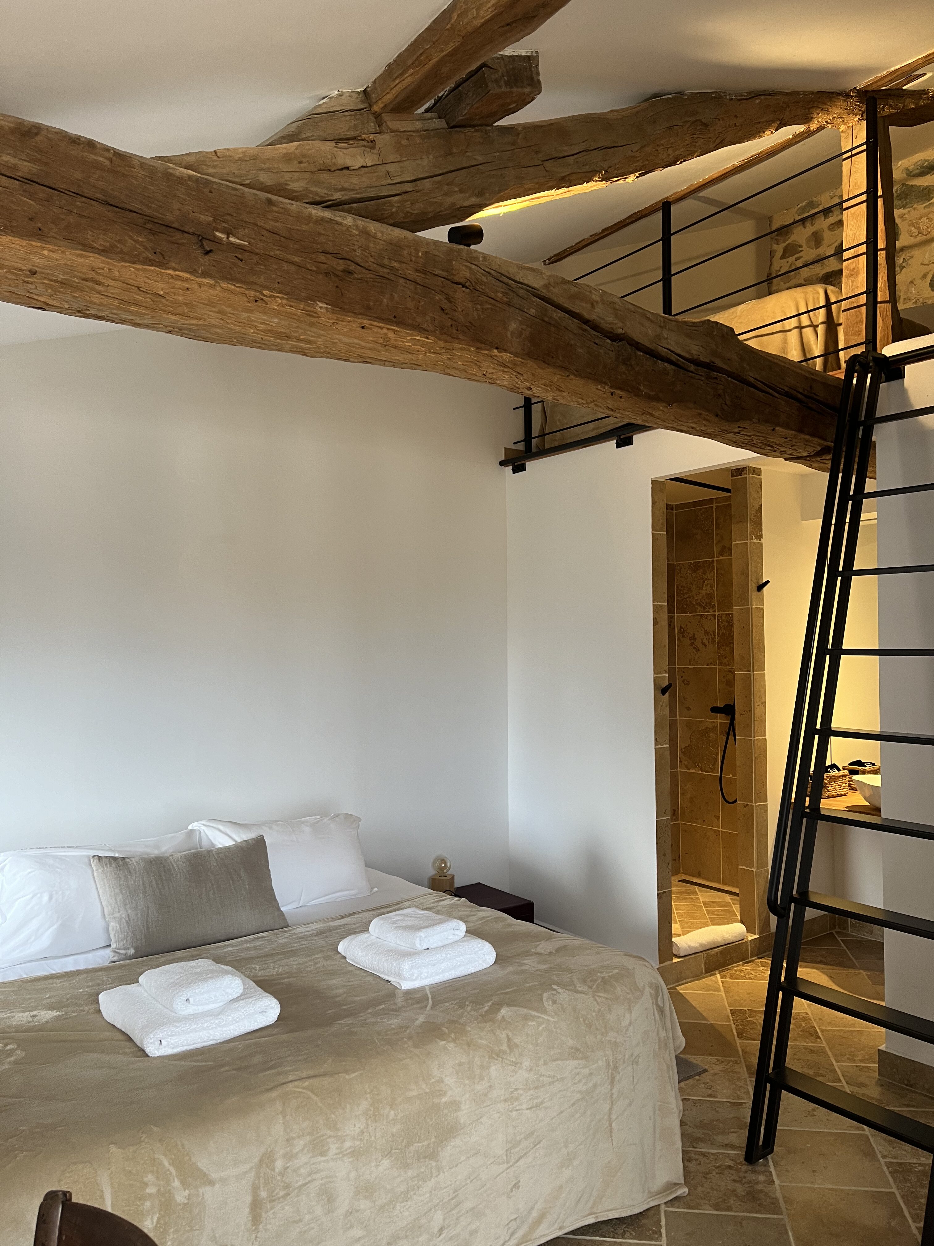 Image Des hébergements de qualité à la décoration soignée.
