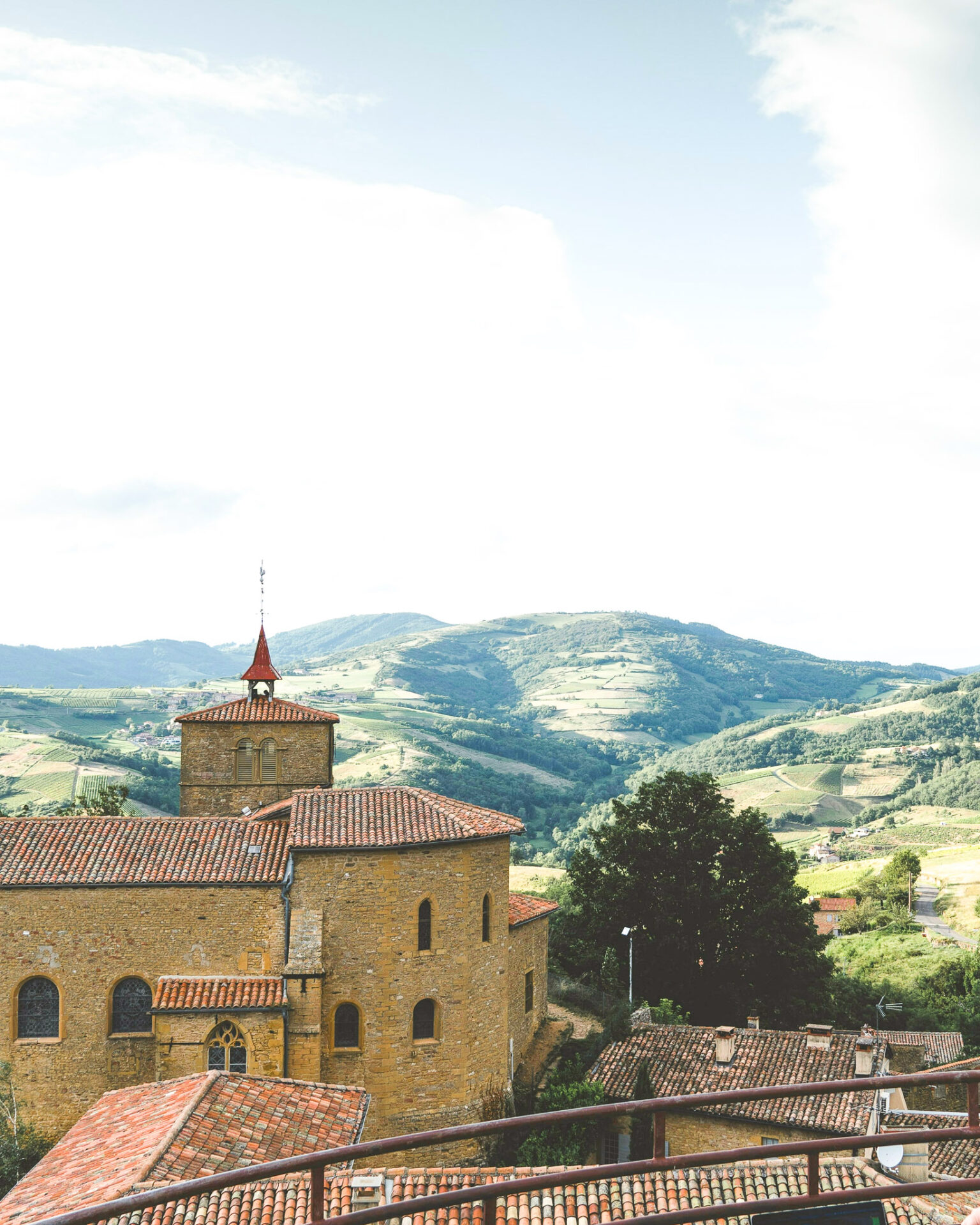 Image Oingt, village en pierres dorées classé parmi les plus beau village de France.